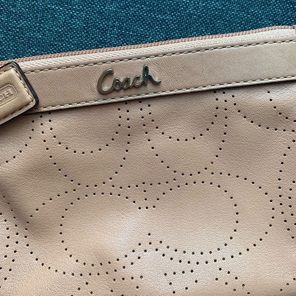 Coach wristlet - Picture 4 of 7